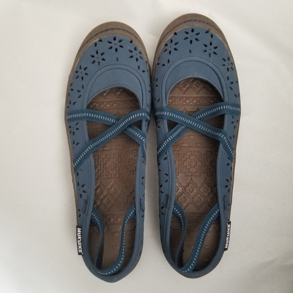 Mukluks shoes wonens size 10